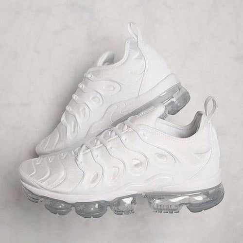 technodrive zapatillas deportivas blancas de mujer, con suela de aire transparente y diseño moderno. Ideales para uso casual de verano.
